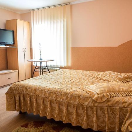 Hotel Venezia Černivci Esterno foto