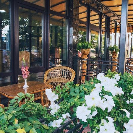 Hotel Venezia Černivci Esterno foto