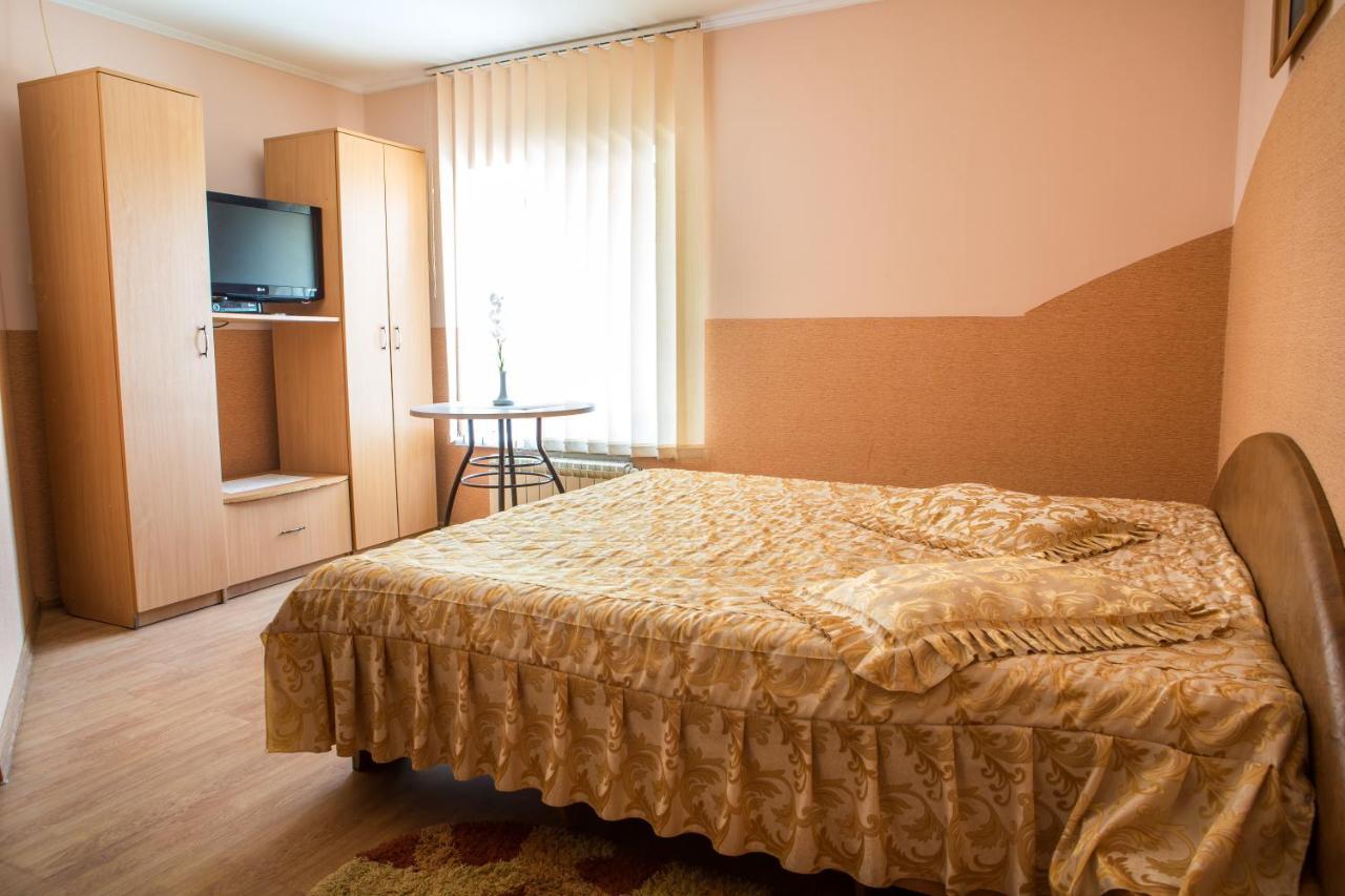Hotel Venezia Černivci Esterno foto
