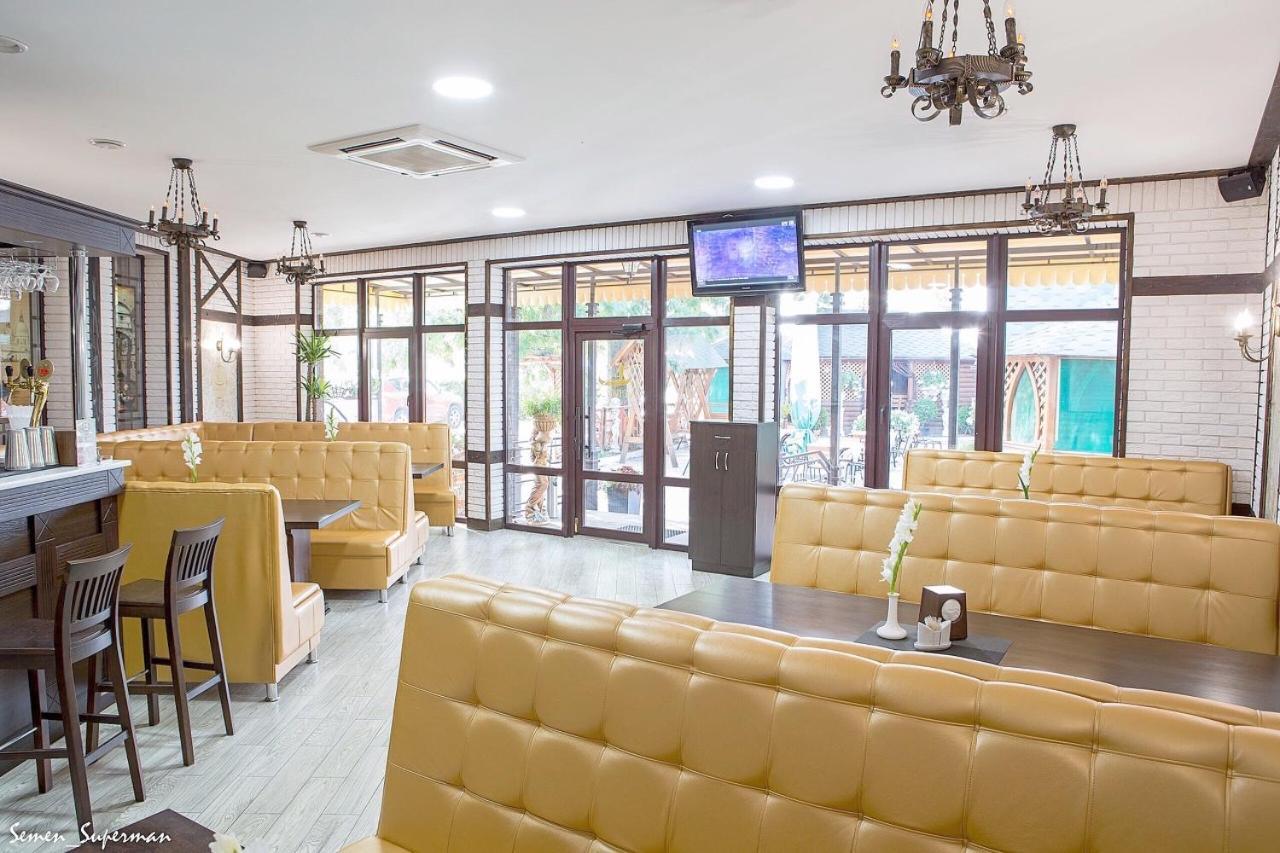 Hotel Venezia Černivci Esterno foto
